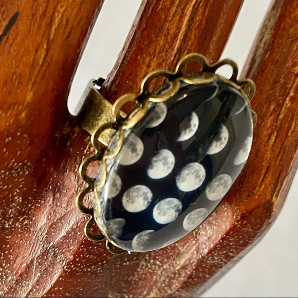 🌙 MOON PHASES RING | Adjustable | Magical Resin - Picture 10 of 11